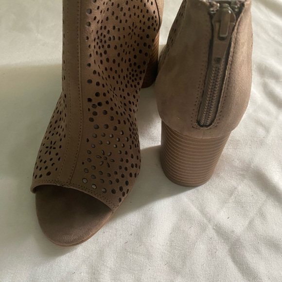 NWT Dressbarn kat cutout wedges pump (8) - Picture 10 of 13